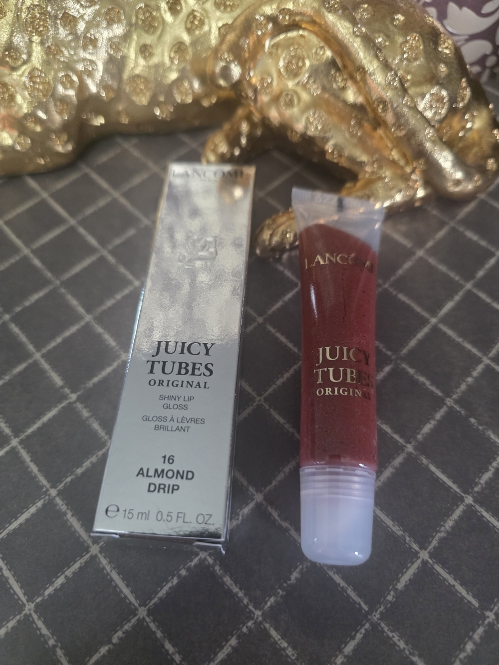 Juicy Tubes Original Shiny Lip Gloss - Almond Drip (16) - Deep Berry Shine